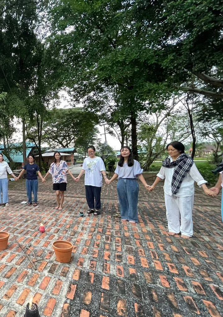 จับมือร่วมกัน